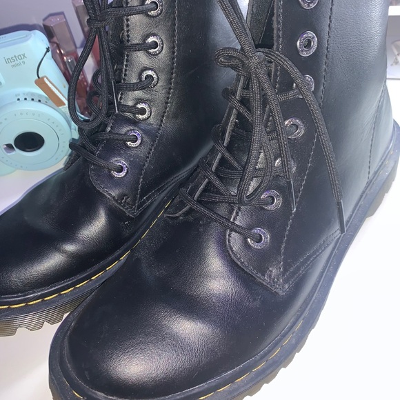 dr. Martens - Picture 4 of 5